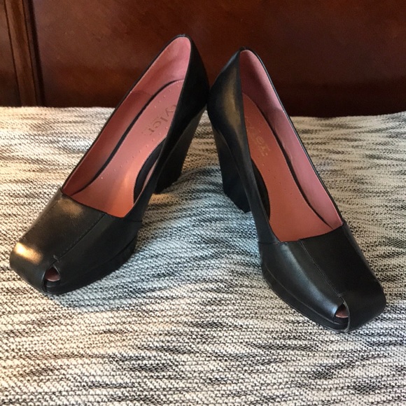 Richard Tyler chunky heeled pumps - Picture 1 of 5